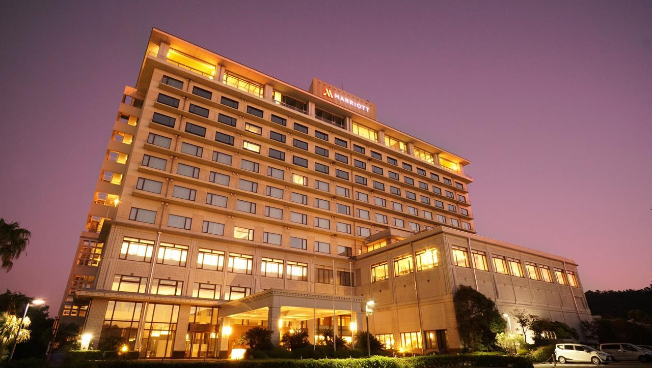 Nanki-Shirahama Marriott Hotel Exterior foto The hotel at night