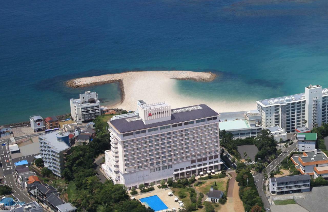 Nanki-Shirahama Marriott Hotel Exterior foto Aerial view of the hotel